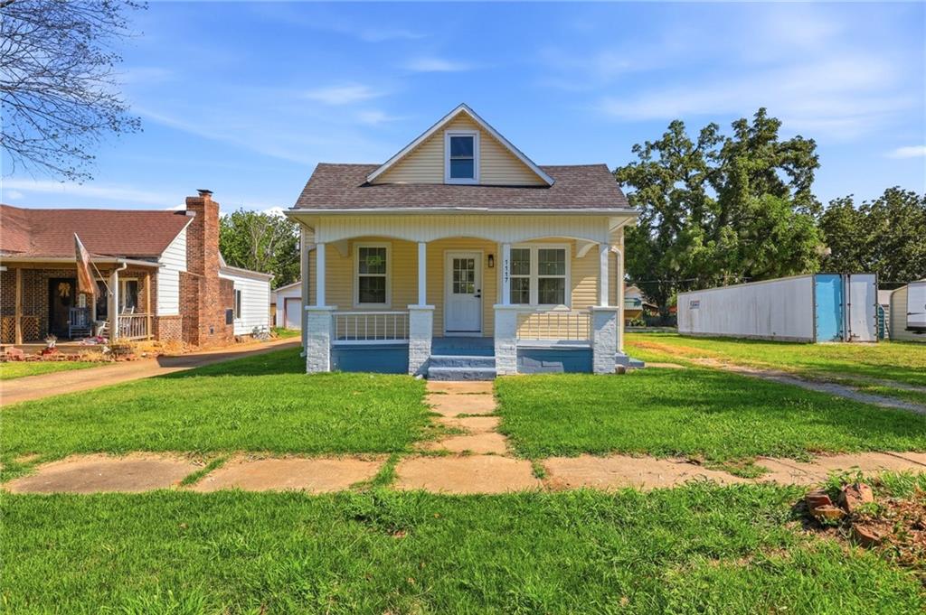 1117 E 1st Street - Photo 1