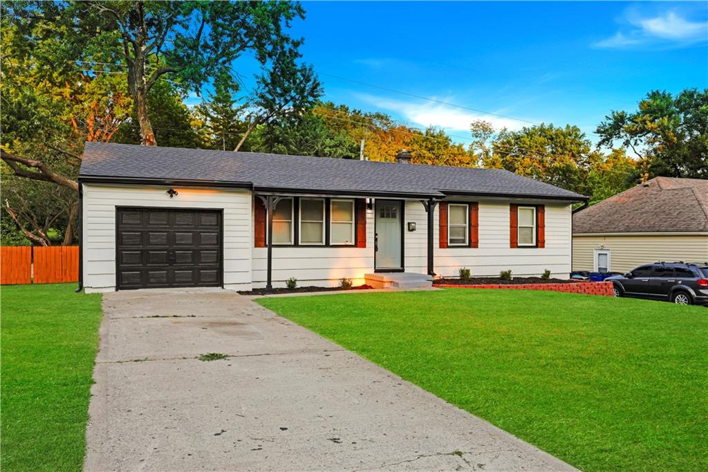 6409 N Woodland Avenue - Photo 1