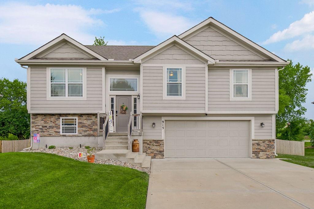 915 W 7th Avenue - Photo 1