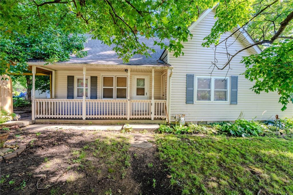 325 W Montgomery Street - Photo 1