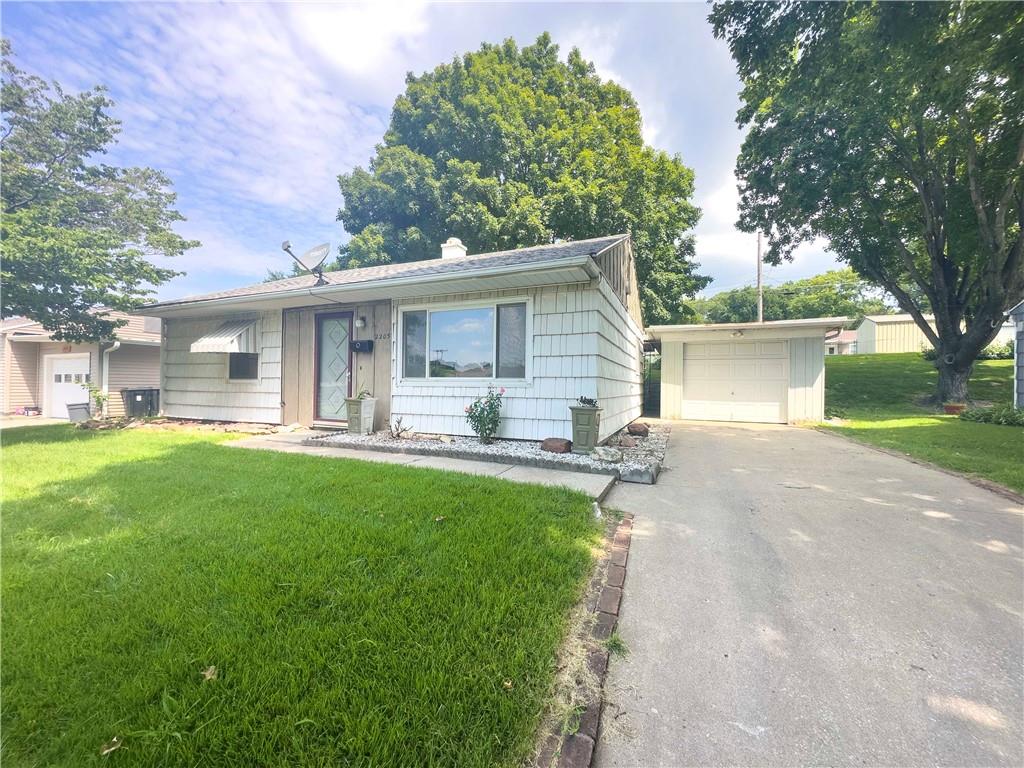 2205 Maple Street - Photo 1