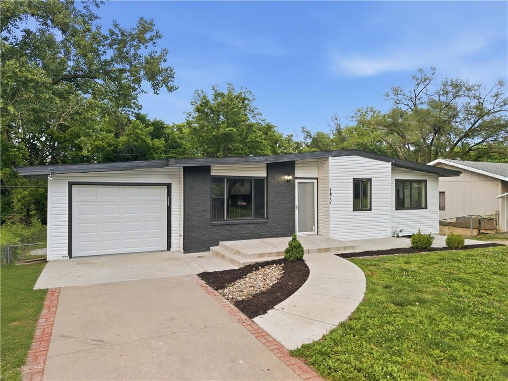 1411 N 75th Drive - Photo 1