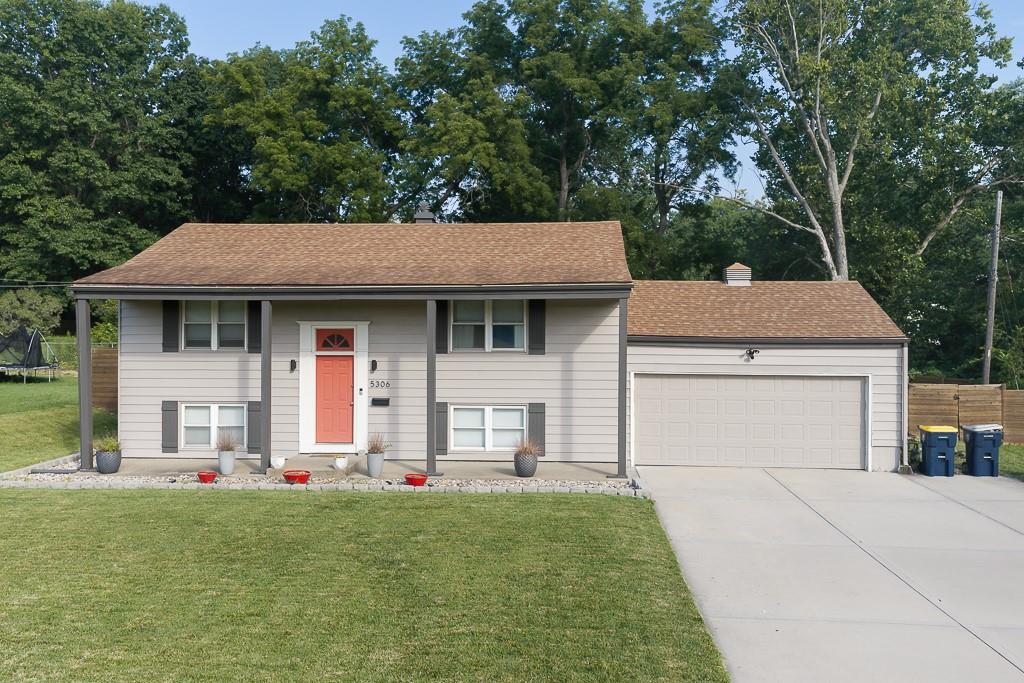 5306 N Sycamore Drive - Photo 1
