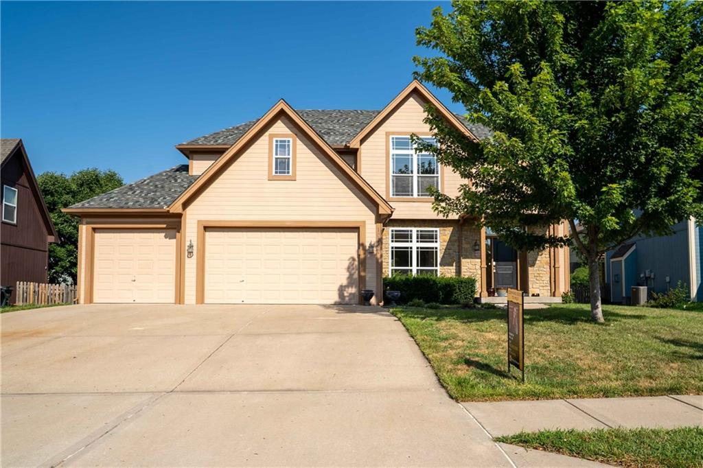 10760 N Laurel Avenue - Photo 1