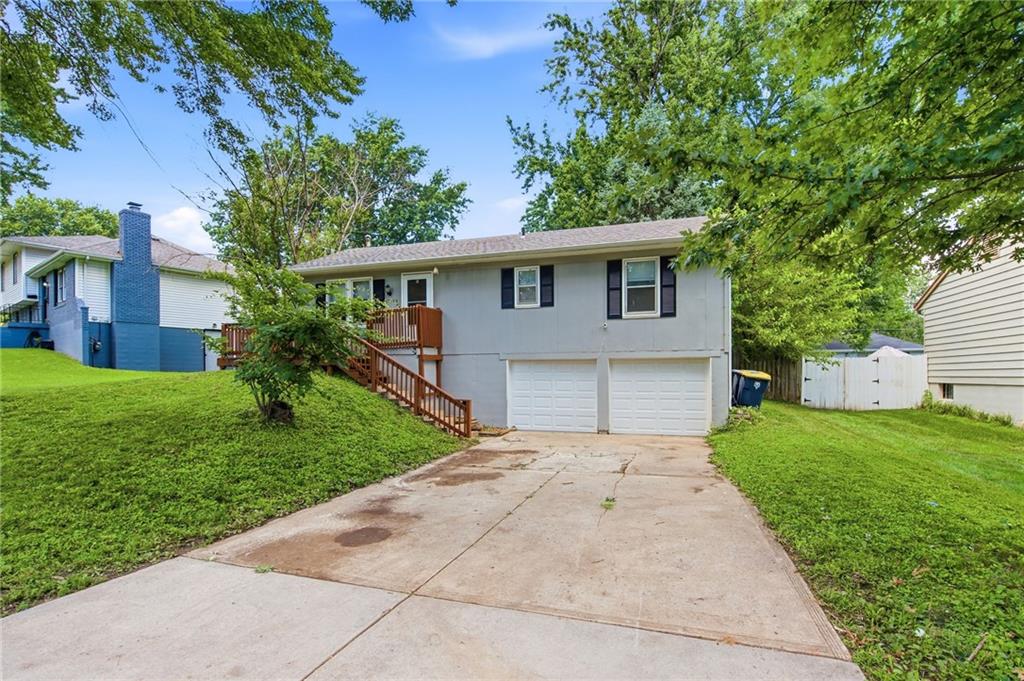11806 E 58th Street - Photo 1