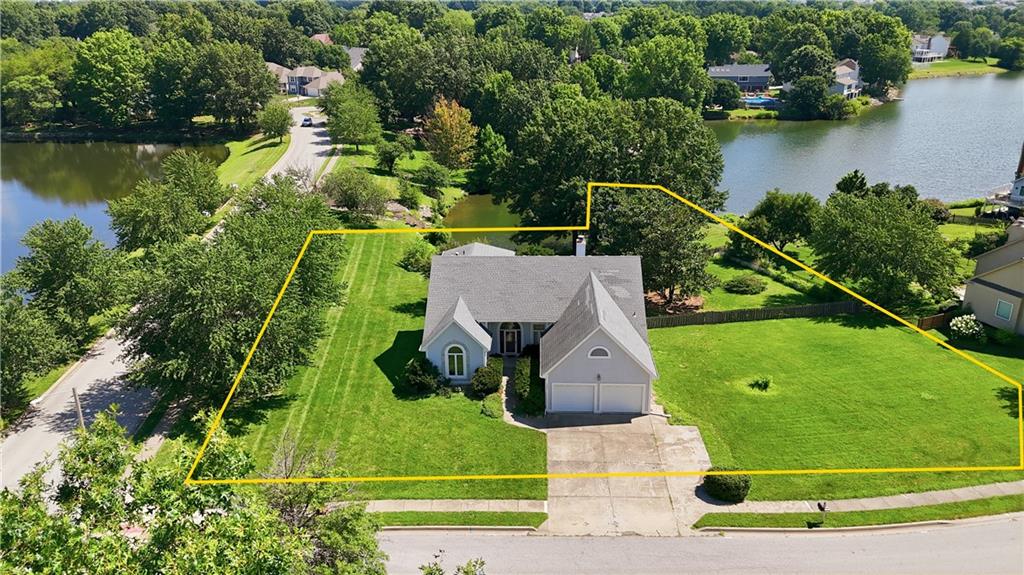 1101 NE Waterfield Village Drive - Photo 1