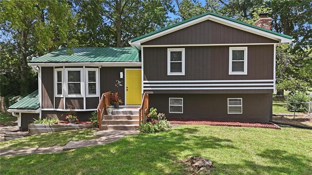 1010 E Langsford Road - Photo 1