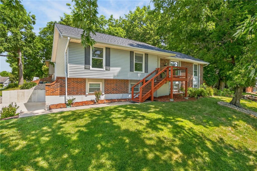 7401 N Strathbury Avenue - Photo 1