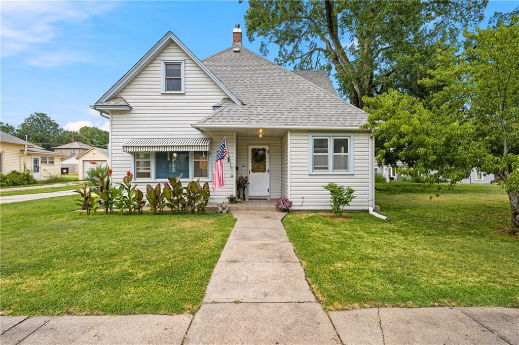 211 W 11th Street - Photo 1