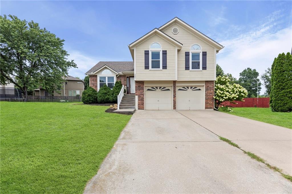 4401 SW Hillside Drive - Photo 1