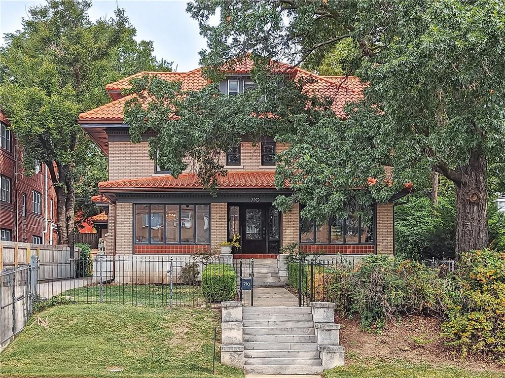 710 E Armour Boulevard - Photo 1