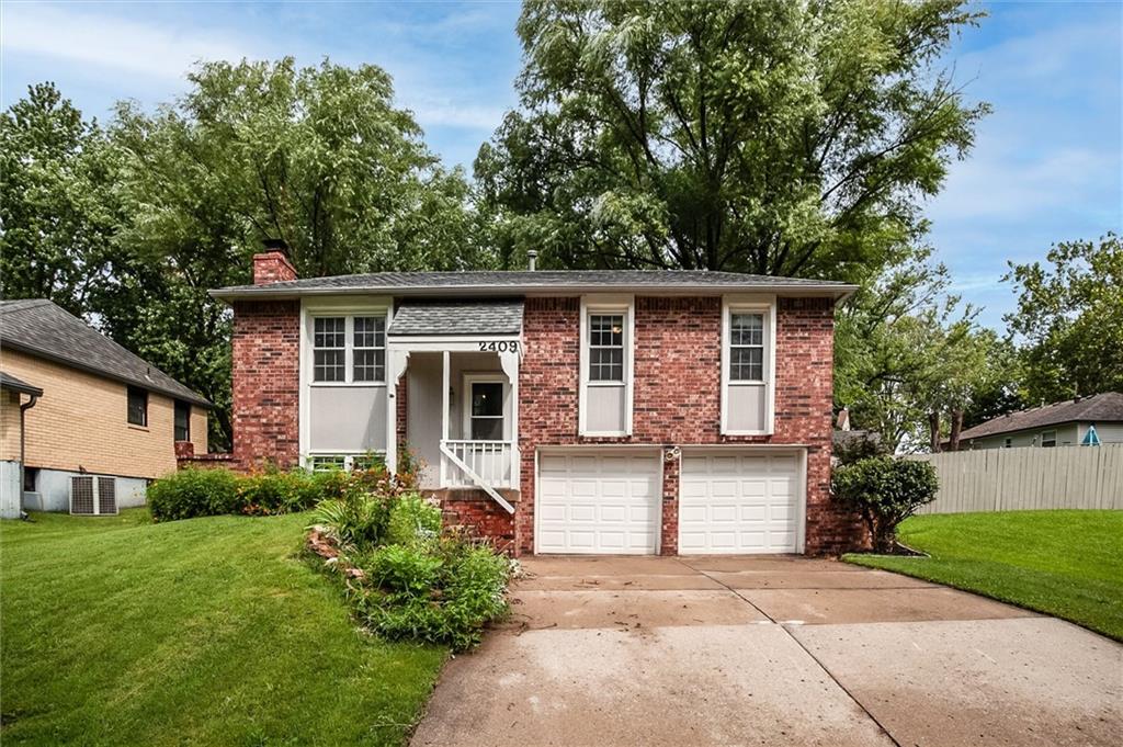 2409 NW Salem Court - Photo 1