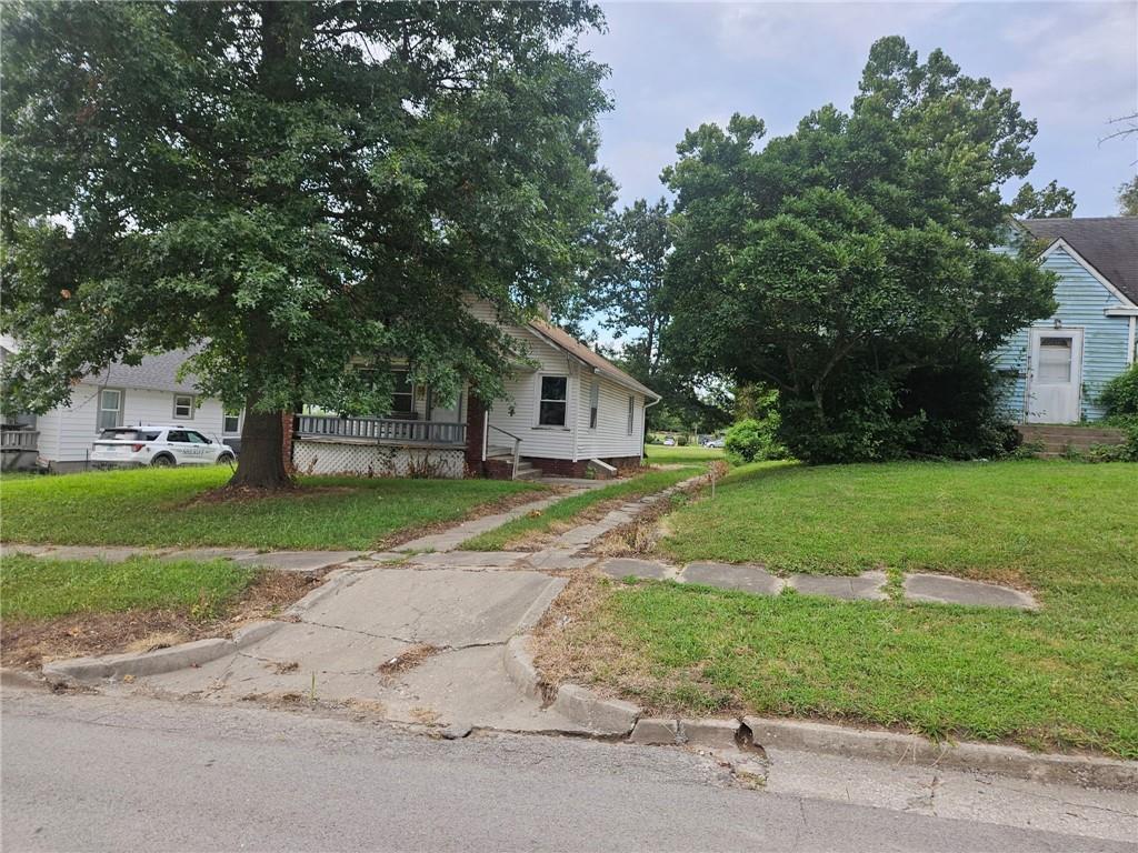 413 W 22nd Street - Photo 1