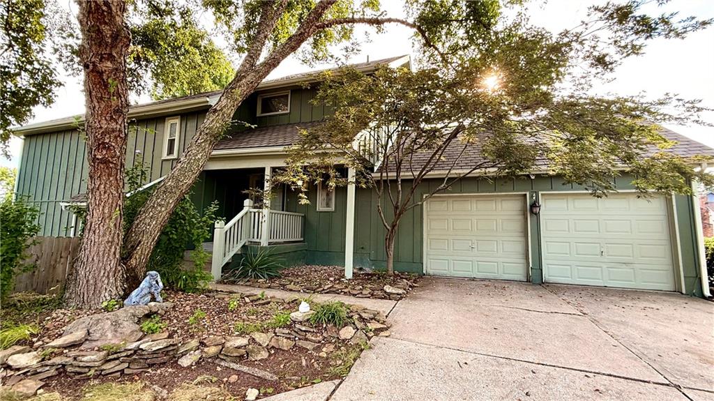 701 NE Burning Tree Street - Photo 1