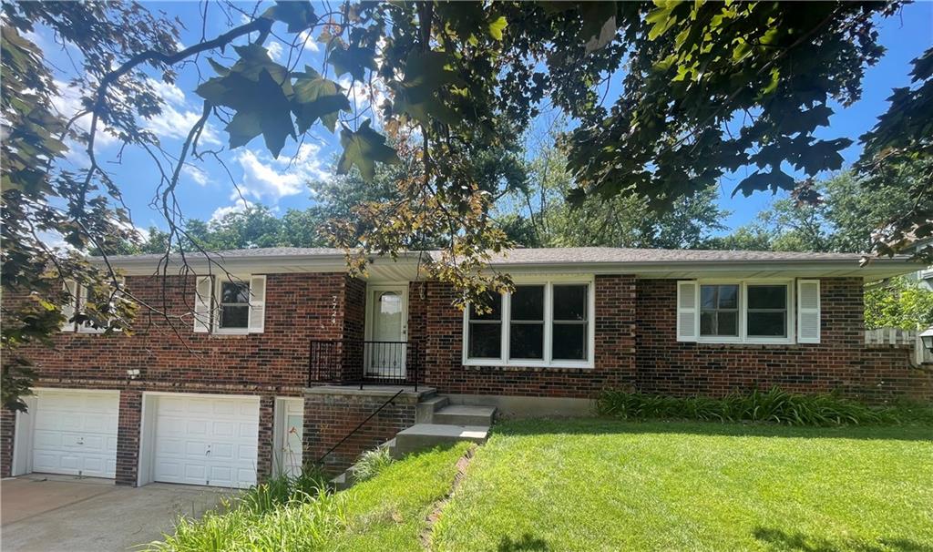 7724 NW Eastside Drive - Photo 1
