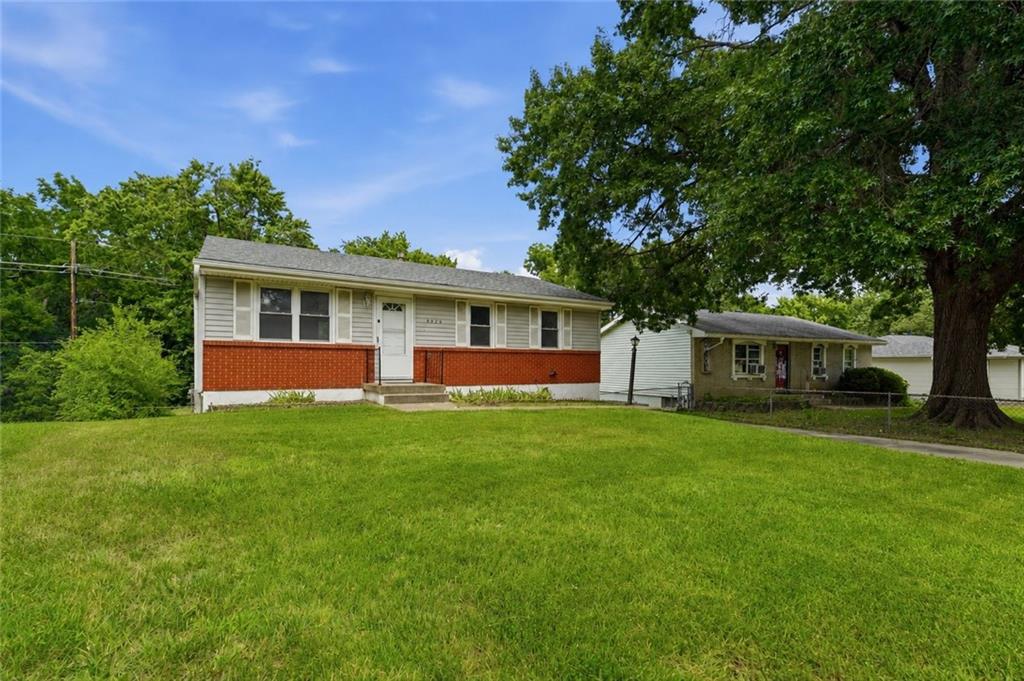 5520 NE 59th Terrace - Photo 1