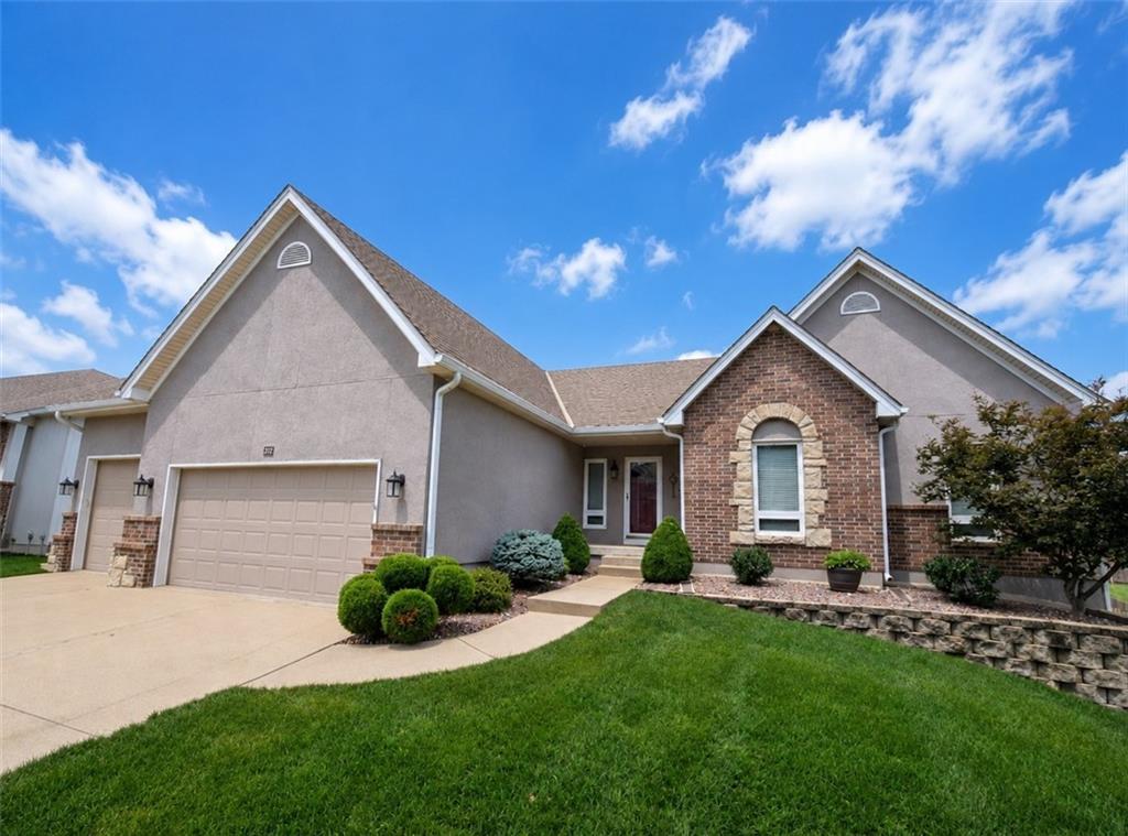 312 SE Alexandria Drive - Photo 1
