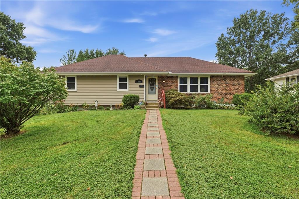 17907 E Redwood Drive - Photo 1