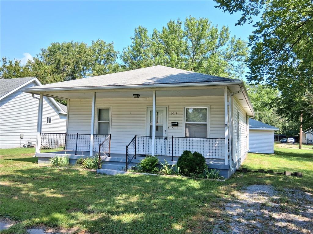 1017 E 14th Street - Photo 1