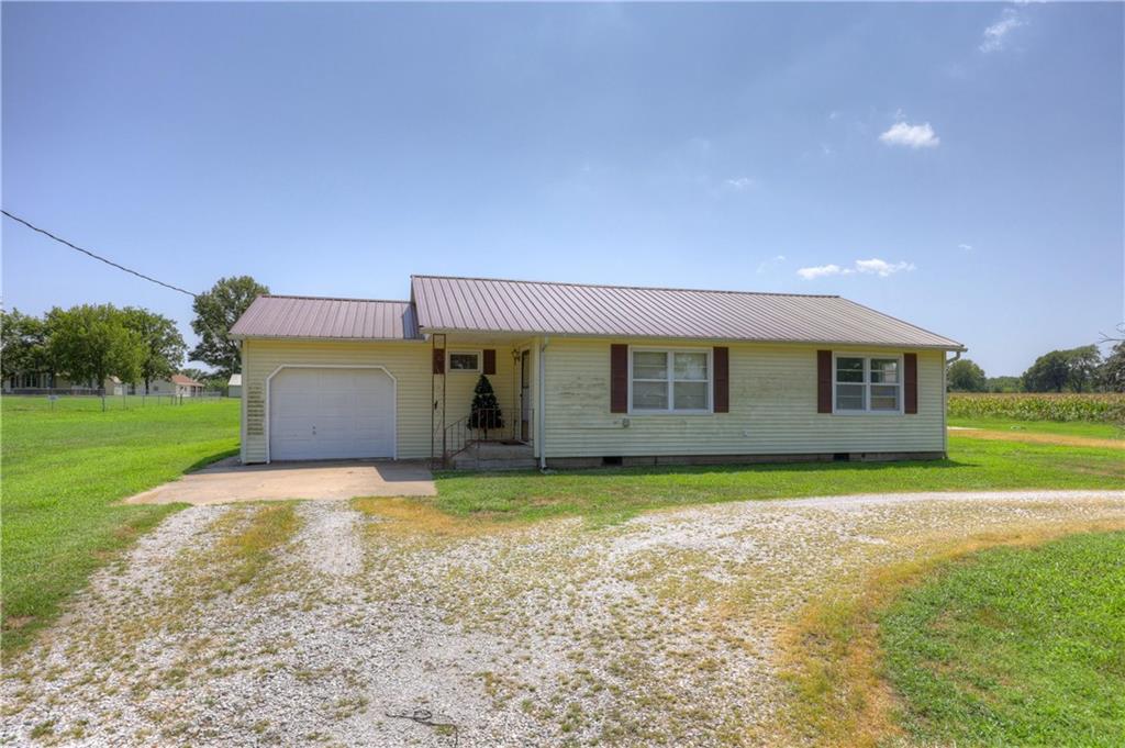 1030 W Country Road