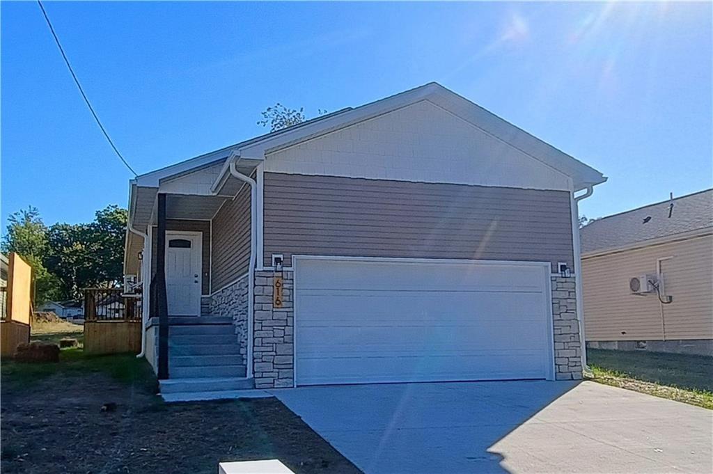 616 N Spring Street - Photo 1