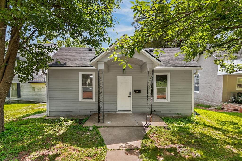 604 Laramie Street - Photo 1