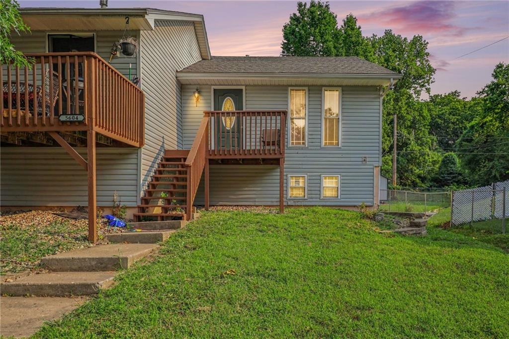 5604 NE 50th Street - Photo 1