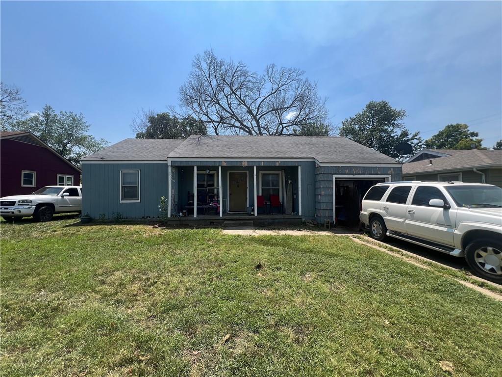 629 W Oak Street - Photo 1