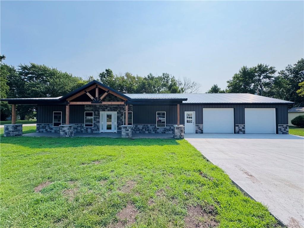 202 N Hayes Street - Photo 1