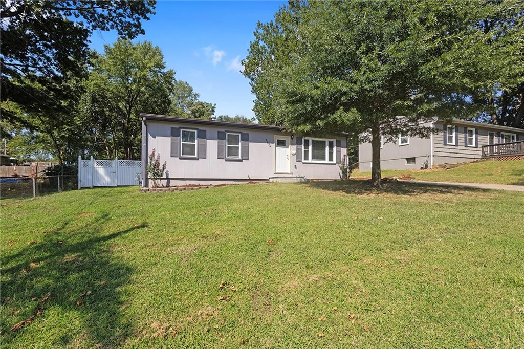 4634 N Denver Avenue - Photo 1