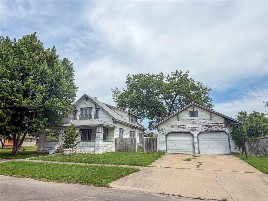 301 S ELM Street