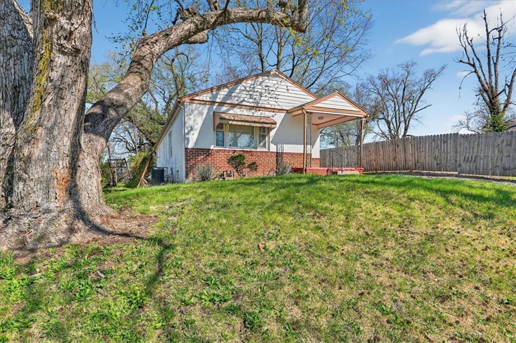 7205 Wabash Avenue - Photo 1