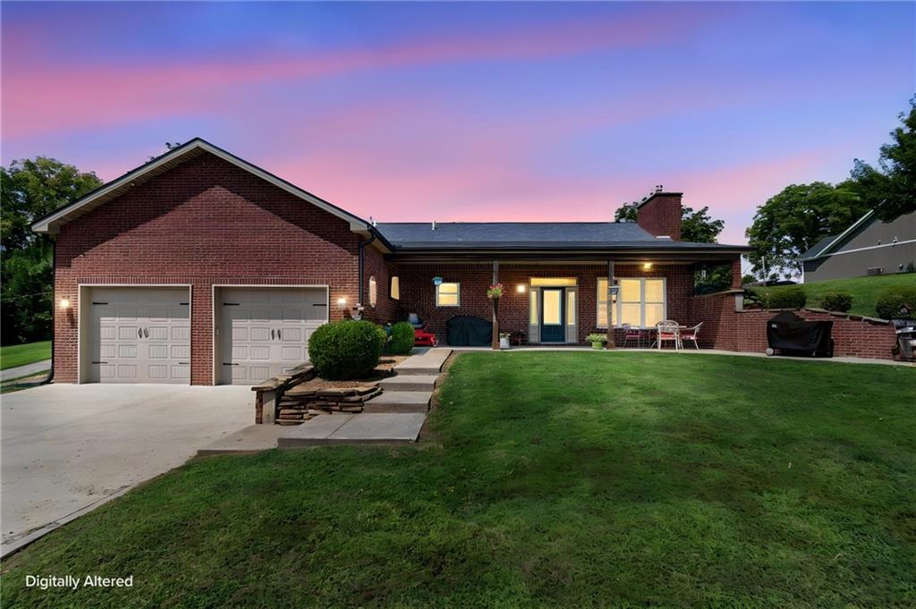 105 S Maple Street - Photo 1