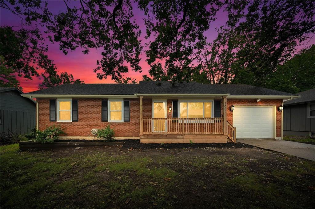 705 NE Darwin Street - Photo 1