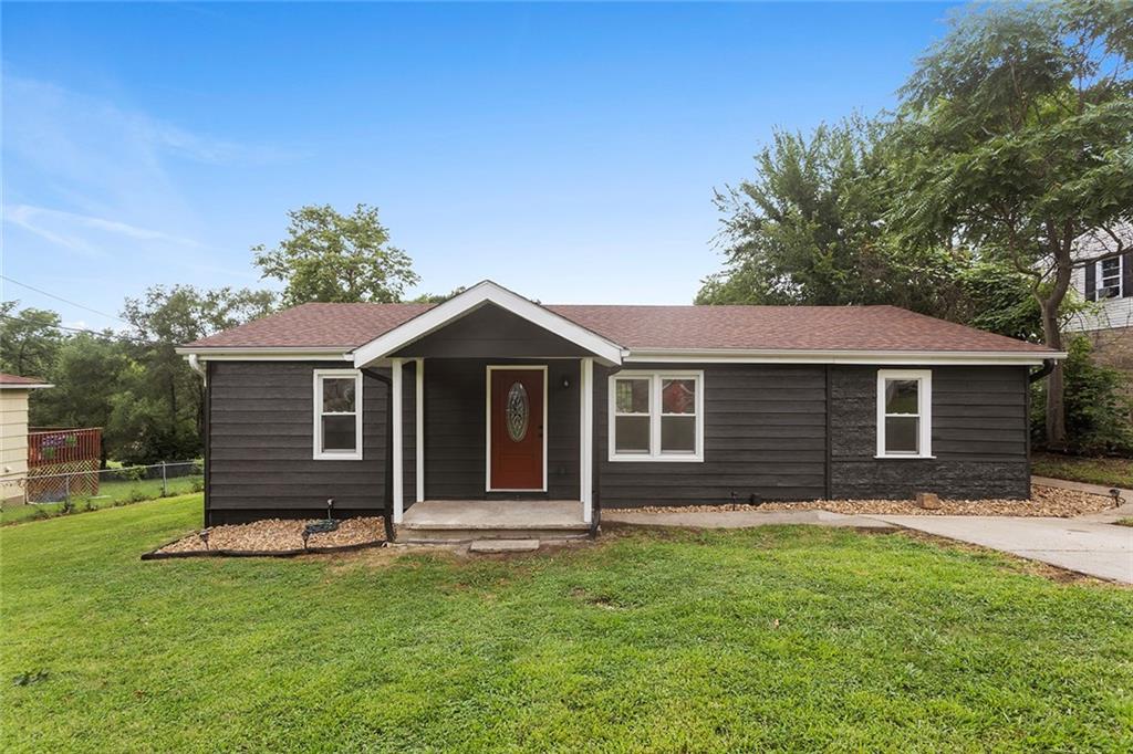 3628 N Cypress Avenue - Photo 1