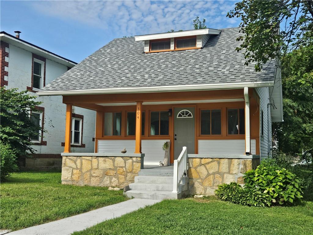 304 N College Street - Photo 1