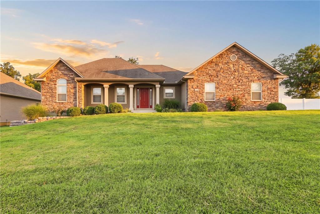 628 Oakmont Drive - Photo 1
