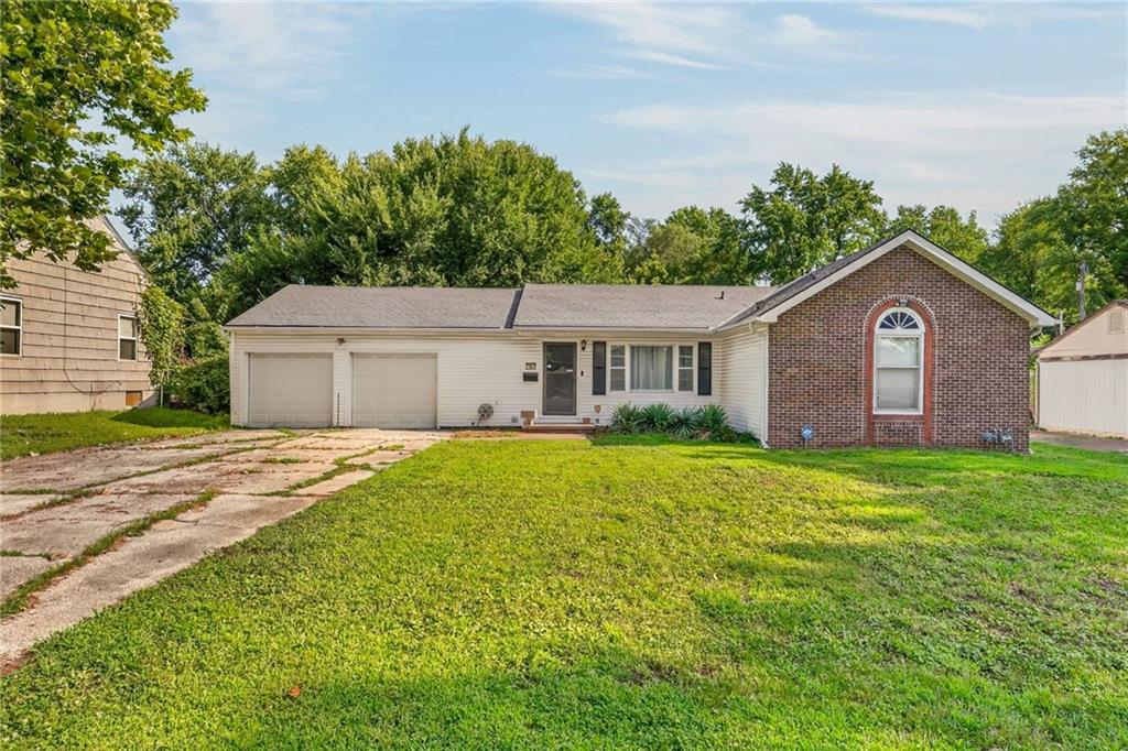 7904 E 87th Street - Photo 1