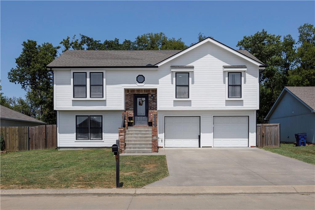 110 E John Street - Photo 1