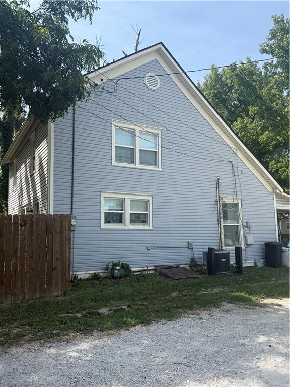710 E Logan Street - Photo 1