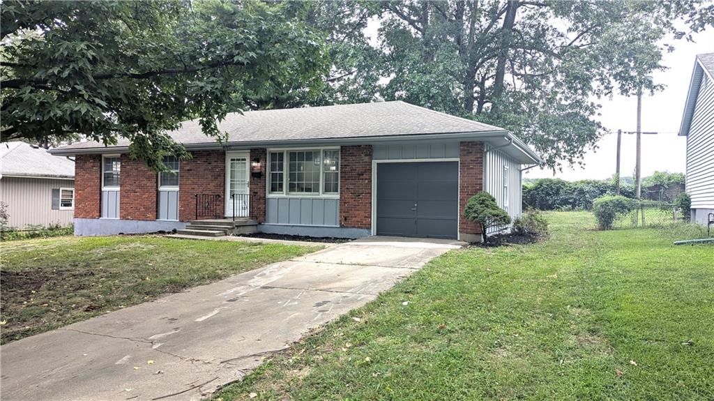 4002 S Hocker Avenue - Photo 1