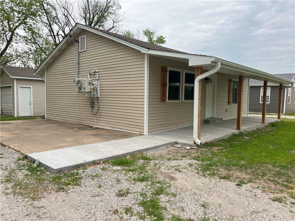 1030 W Ashland Street - Photo 1