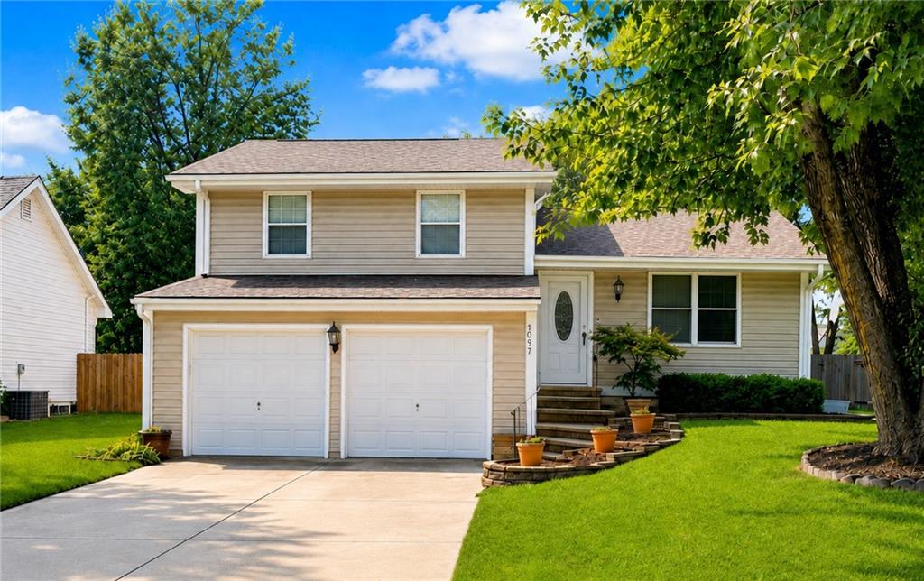 2033 E WYANDOTTE Street - Photo 1