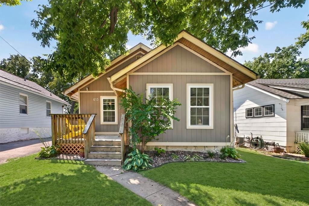 615 W 77th Street - Photo 1