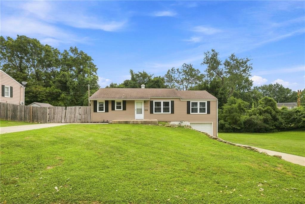 1711 N Hocker Street - Photo 1