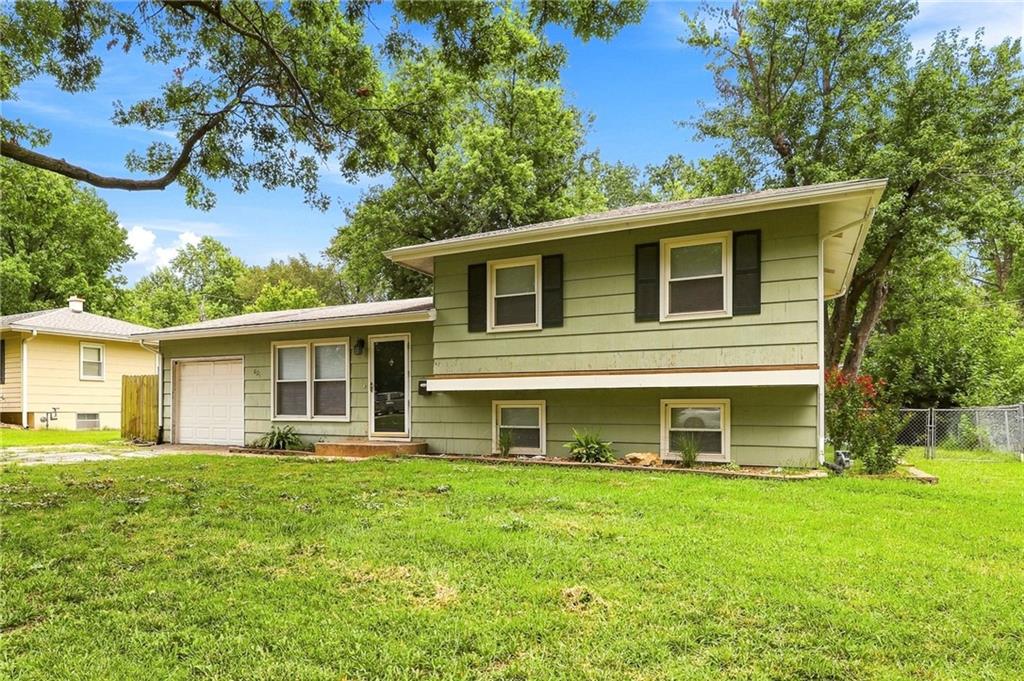 621 NW Fair Lane - Photo 1