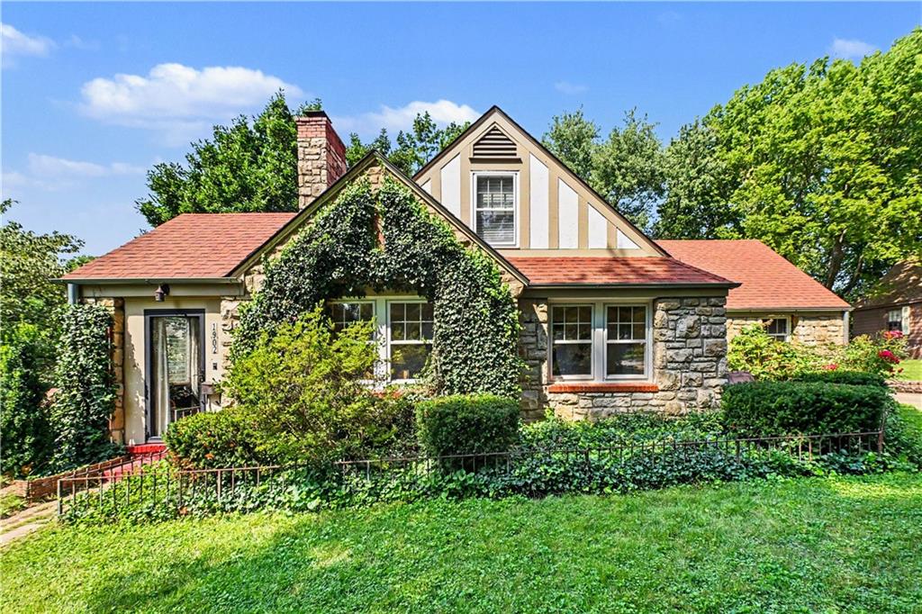 1902 S Lake Drive - Photo 1