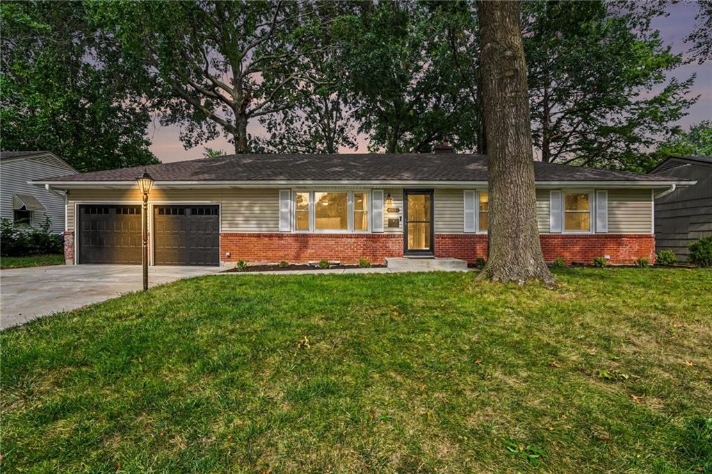 4937 NE Gladstone Avenue - Photo 1