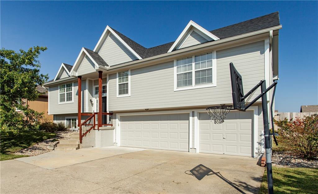900 NW Poplar Court - Photo 1