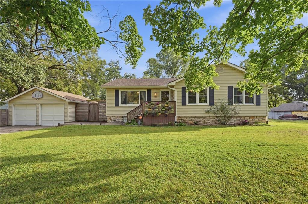 11811 E 53 Street - Photo 1